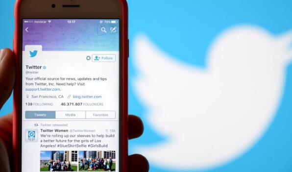 Twitter最终将允许您从iPhone发布实时照片