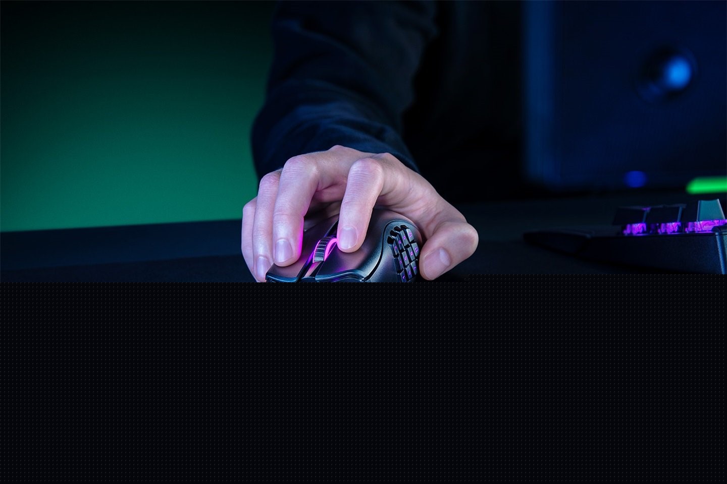 Razer Naga X游戏鼠标带有12个自定义侧边按钮，售价499日元(约合77美元)