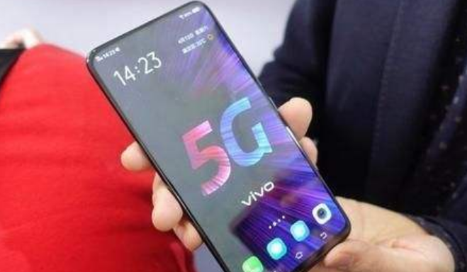 配备48MP后置摄像头和5000mAh电池的Vivo Z6 5G到达市场