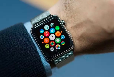 用户晕倒后，Apple Watch的跌倒检测功能发出警报