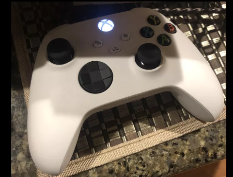 神秘的白色下一代Xbox控制器