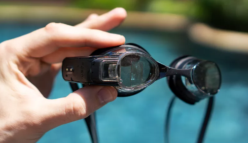 Form的智能护目镜现在可以与GPS智能手表配合使用，以跟踪开阔水域的游泳