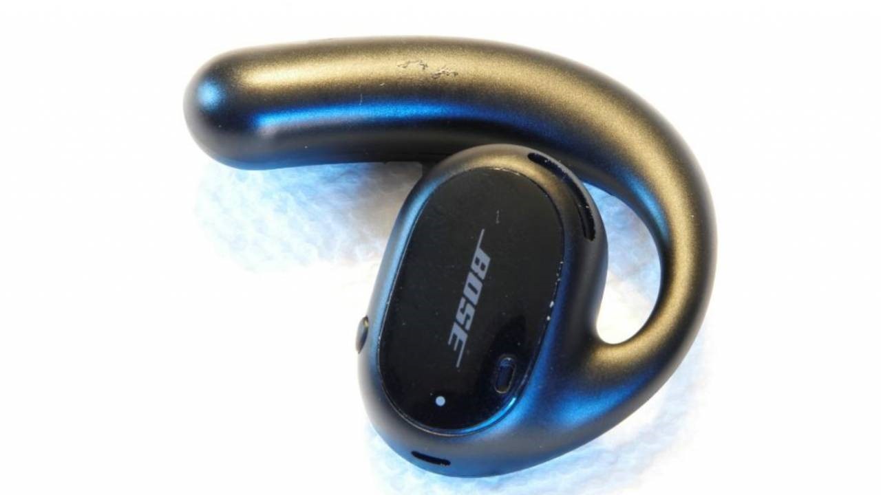 Bose运动耳机以设计独特出现在FCC照片中
