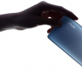 Vivo获得了一种将屏幕向后折叠的手机的专利