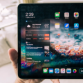 新的12.9英寸iPad Pro的厚度将增加0.5毫米，以容纳微型LED显示屏